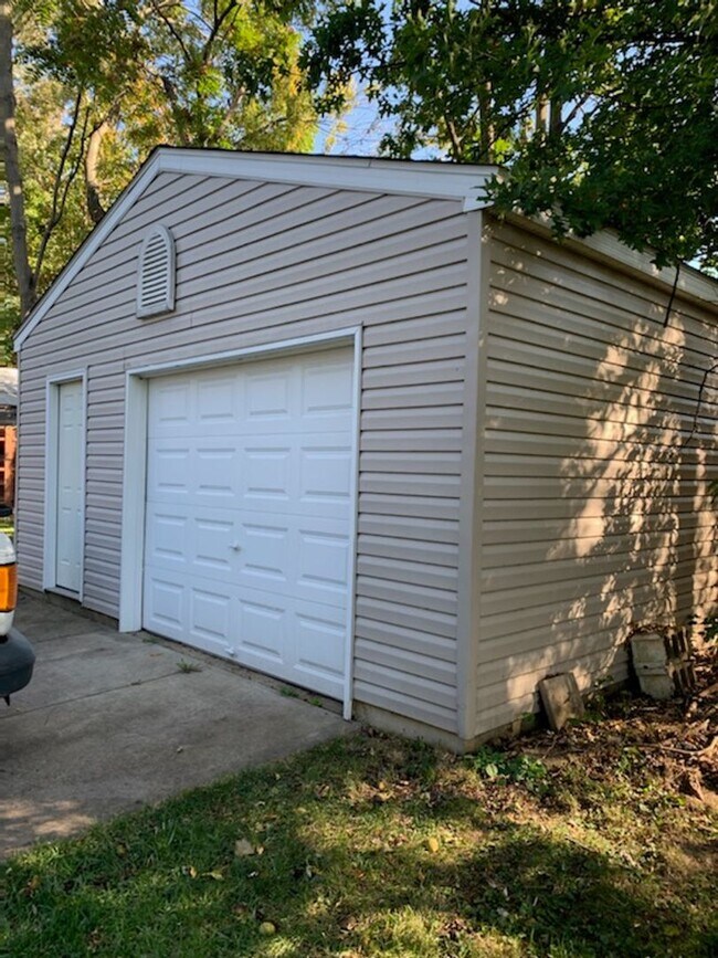 Building Photo - 419 Sieber Ave