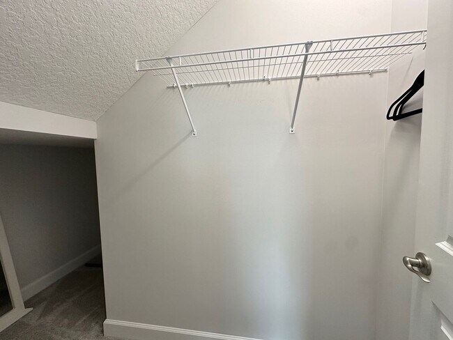 Building Photo - Fully Furnished, Stunning 4/4, Available I...