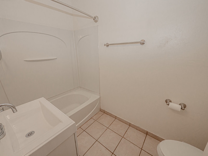 Building Photo - 33 E 400 S