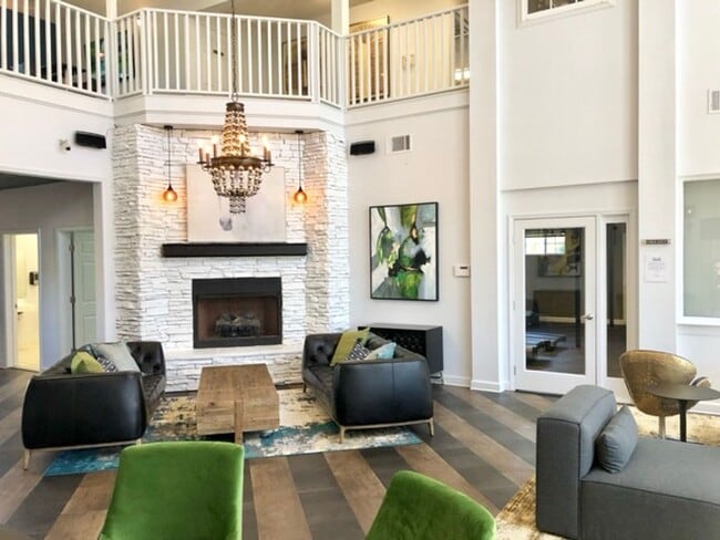 Building Photo - 102-L University Village