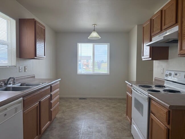Building Photo - 304 Snyder Ave