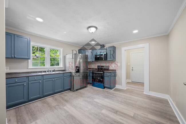 Building Photo - 821 13th Ct