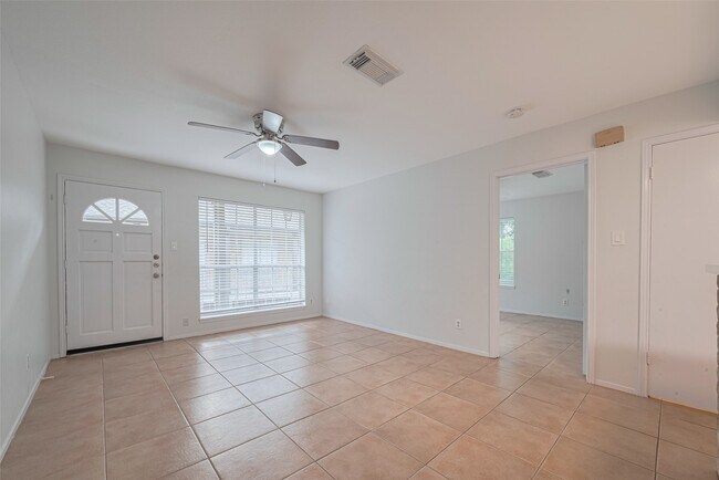 Building Photo - 811 Wax Myrtle Ln