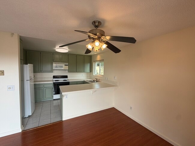 Building Photo - 3652 Clairemont Dr