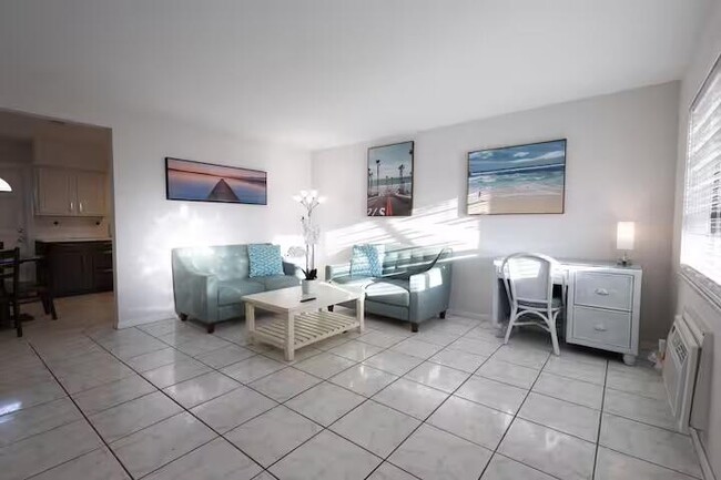 Building Photo - 714 S Arnold Ave