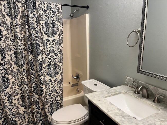 Building Photo - 2703 Hot Springs Dr