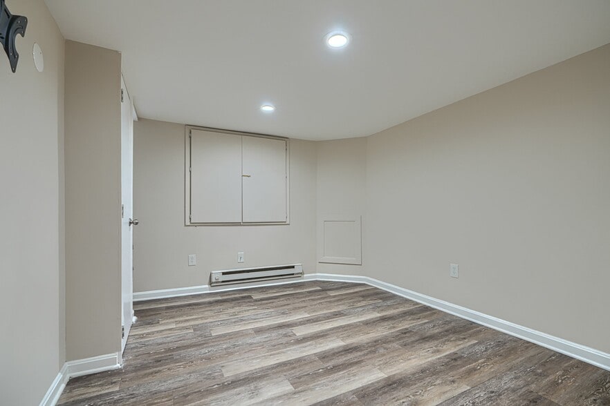 Building Photo - 4041 Wilkens Ave