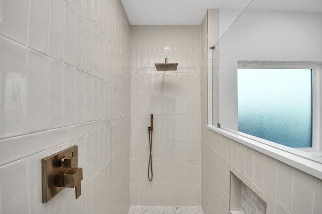 Building Photo - 8306 Comal St