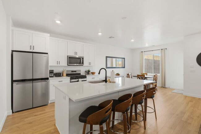 Building Photo - 1702 Ripple Rock Dr