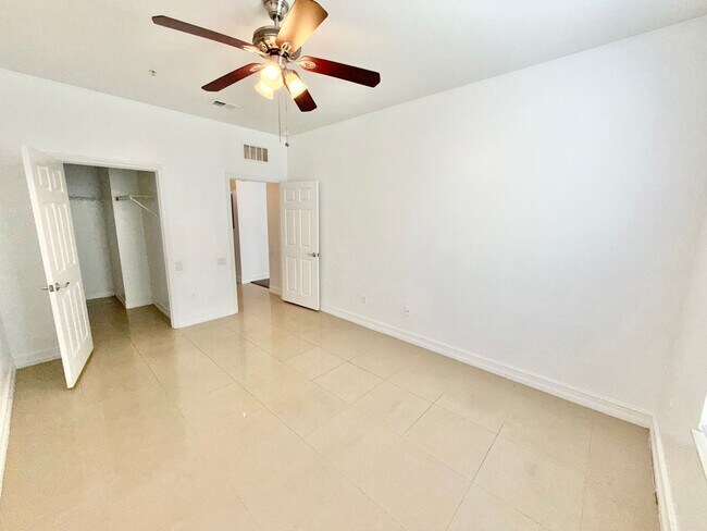 Building Photo - Orlando - 2 Bedroom, 2 Bathroom -  $1,750.00
