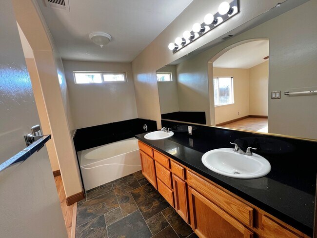 Building Photo - 4211 Rio Viejo Dr