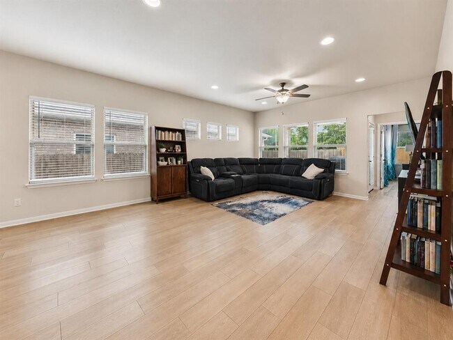 Building Photo - 6403 Principale Dr