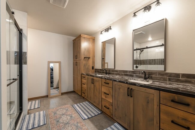 Building Photo - Beautiful Single Family Home in North Bismarck