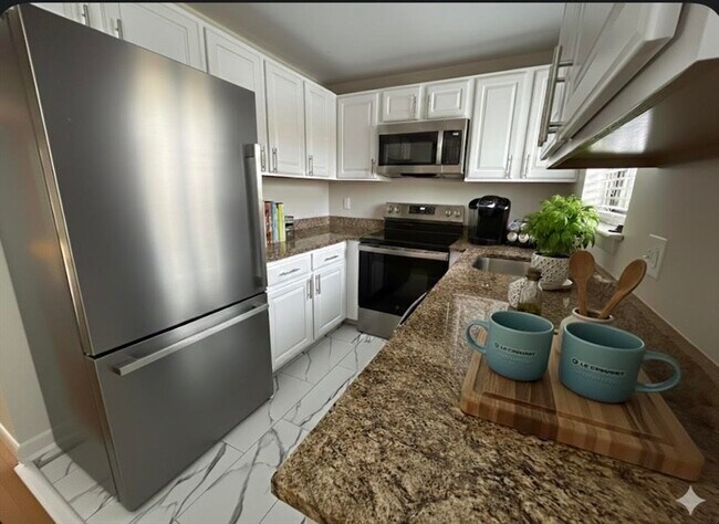 Building Photo - 94 Charles River Rd