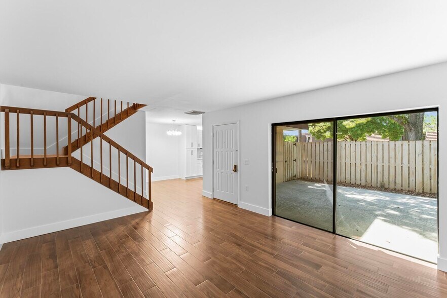 Building Photo - 1204 12th Ln