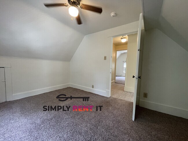 Building Photo - 6 Bed House or 2 and 3 Bedroom Duplex on C...