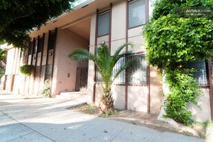 outside - 640 Elm