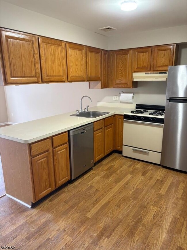 Building Photo - 3 Port Royal Dr