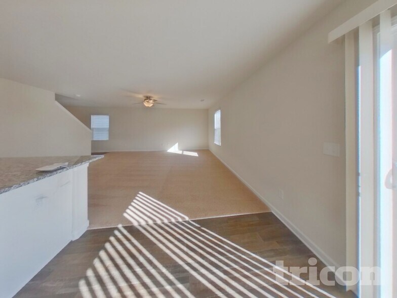 Building Photo - 2186 Southlea Dr