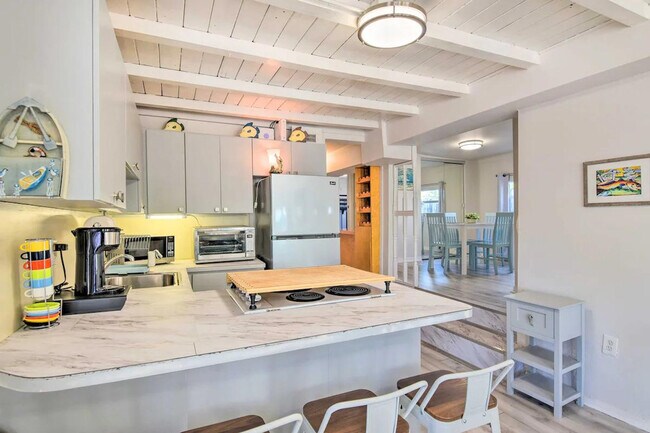 Building Photo - 134 1st Ct