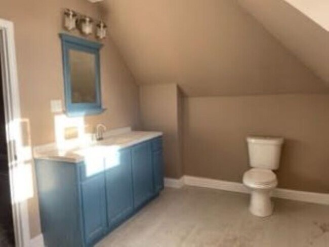 3rd Fl bath - 4412 Delmar Blvd