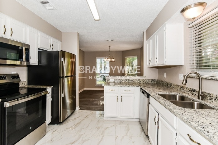 Building Photo - 2305 Randi Rd