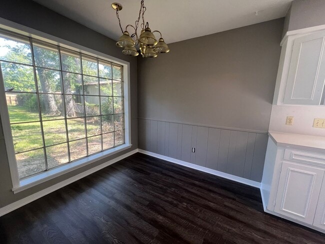 Building Photo - Remodeled 4 Bedroom home