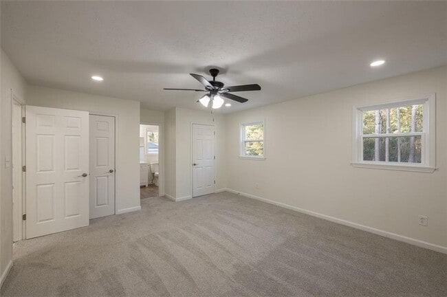 Building Photo - 5081 Hubert Dr