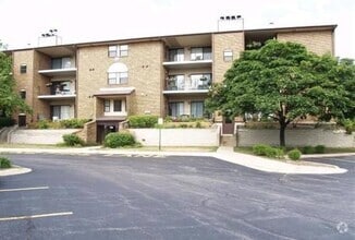 Building Photo - Must see spacious Condo!!!!!!!!!!!!!