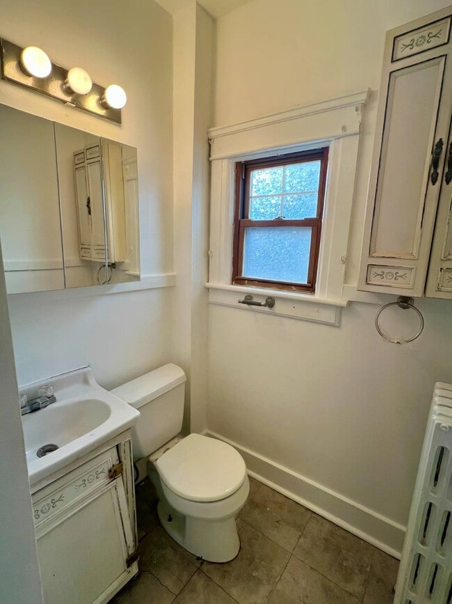 Building Photo - 163 Market St