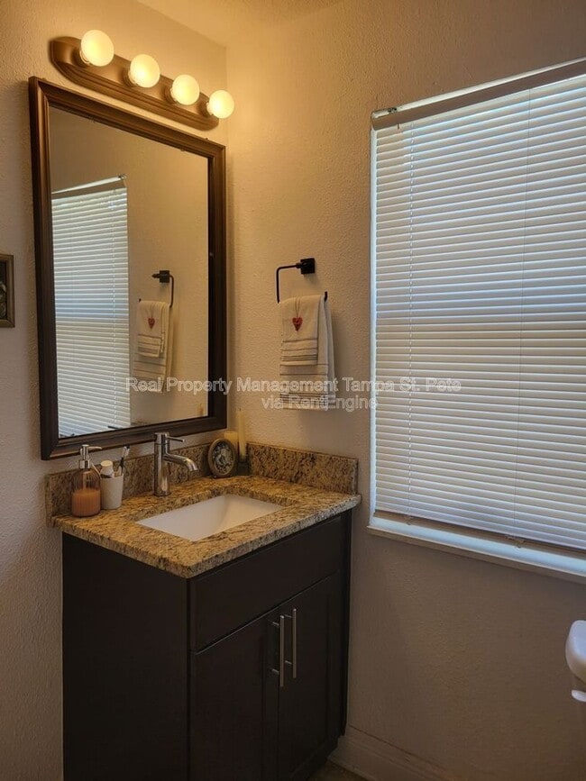 Building Photo - 1711 E New Orleans Ave