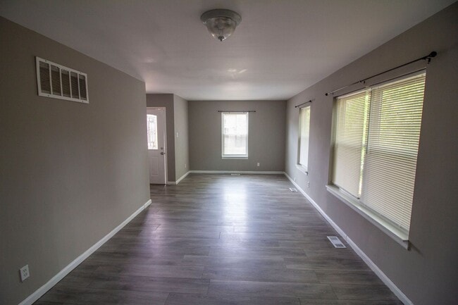 Building Photo - 4346 Swan Ave