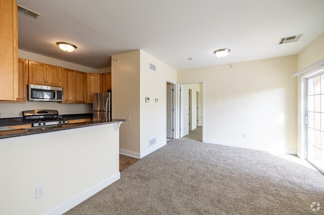 2BR, 2BA - 1,104SF - Hampton - Dining Room - Wyncrest at East Windsor