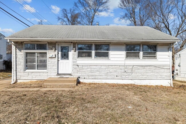 Building Photo - 405 Cameron Rd