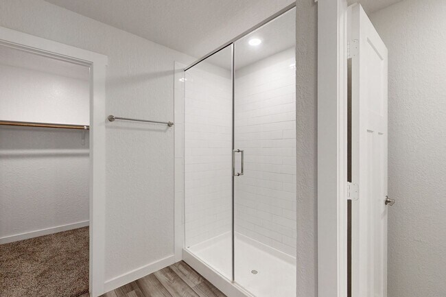 Building Photo - 3 Bedroom, 2 Bath in Midtown Subdivision C...