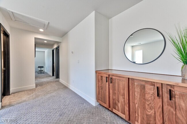 Building Photo - 1041 Chestnut Chase St