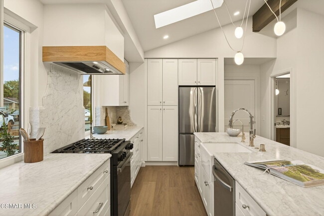 Building Photo - 734 Calle Margarita