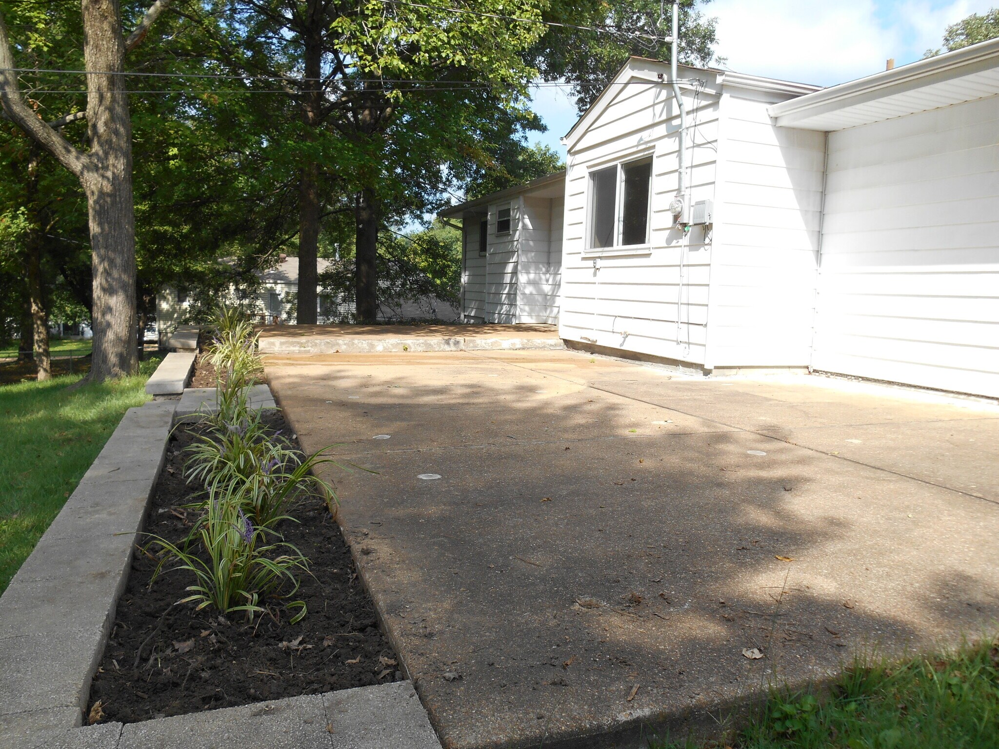 Building Photo - 524 Ranch Dr