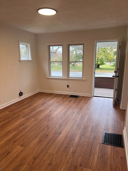 Building Photo - 905 Klem Rd