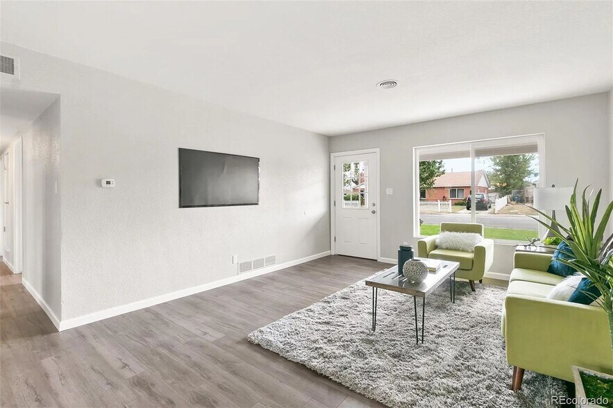 Building Photo - 756 N Revere St