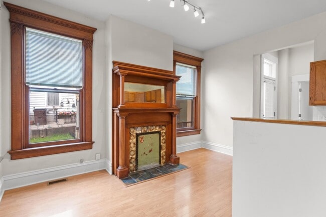 Building Photo - 734 Garrard St