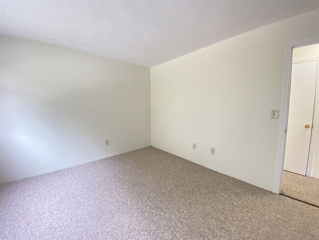 Building Photo - 379 Huse Rd