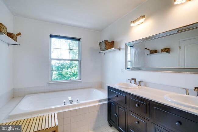 Building Photo - 955 Herons Run Ln