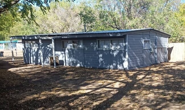 Building Photo - 2441 N Oswego Ave