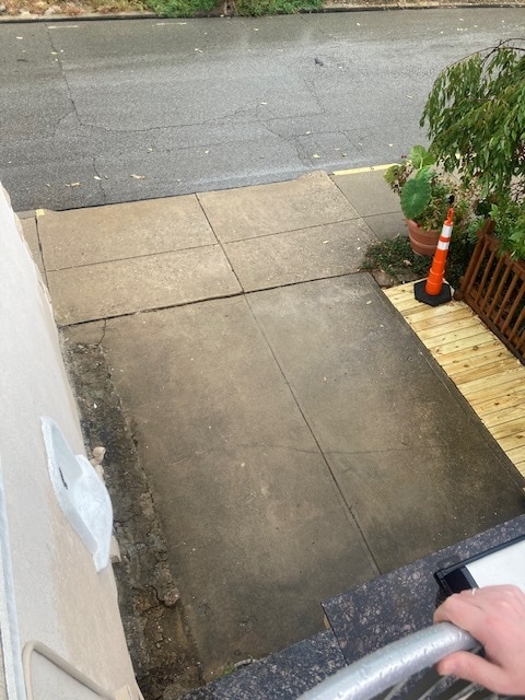 single space dent free parking - 915 Monastery St