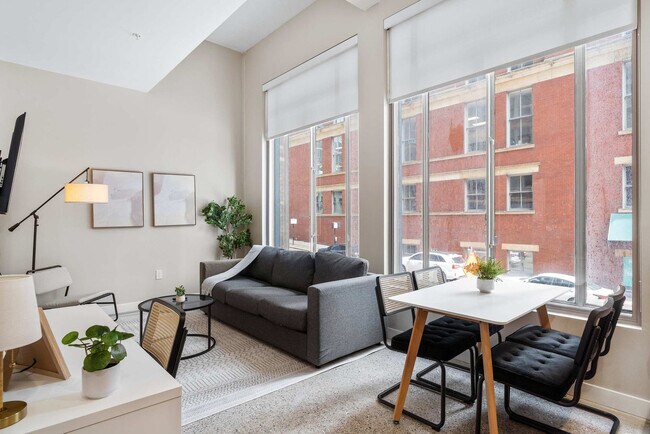 Primary Photo - 205 W 4th St