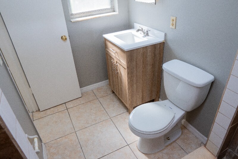 Building Photo - 434 W 17th St