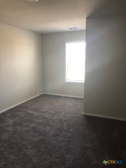 Building Photo - 2537 Ayers Dr