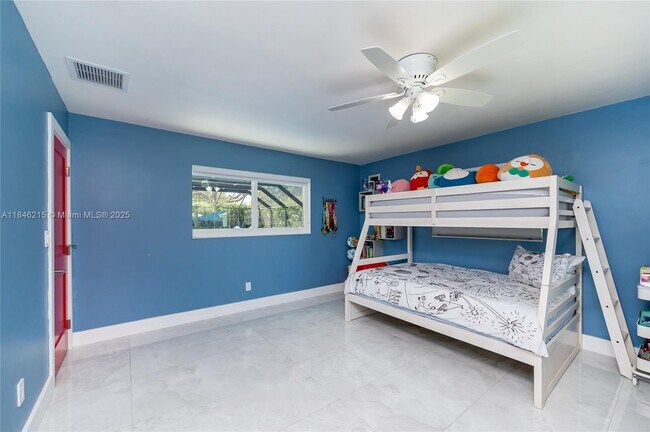 Building Photo - 16650 SW 77th Ct
