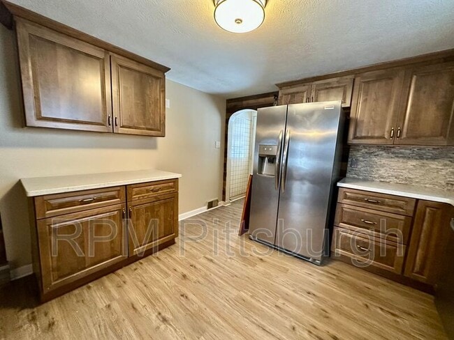 Building Photo - 533 Freeport Rd